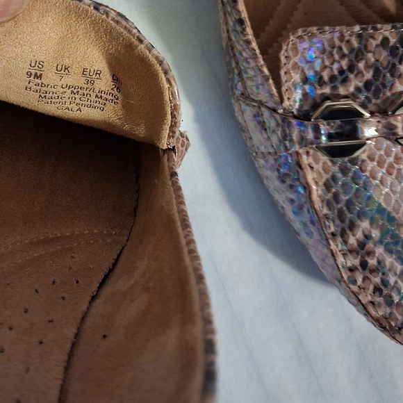 Naturalizer Women's Snakeskin Loafers Size 9 - Picture 4 of 11